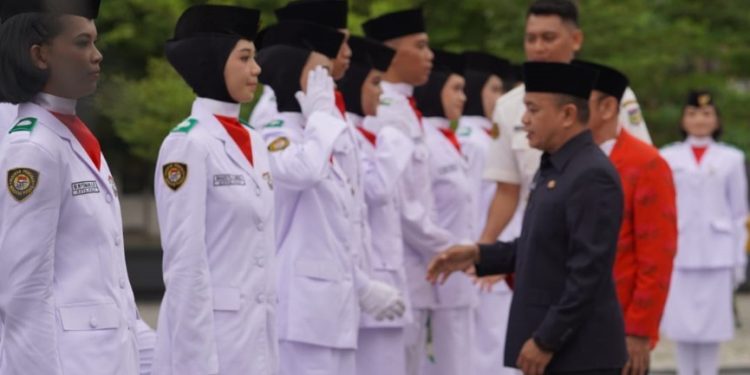 Wali Kota Palu Secara Resmi Mengukuhkan 54 Orang Paskibraka Yang Bertugas Pada Tanggal 17 Agustus 2023
