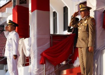 Wali Kota Palu Menjadi Inspektur Upacara Penurunan Duplikat Bendera Merah Putih Dalam Rangka HUT Ke-78 Republik Indonesia