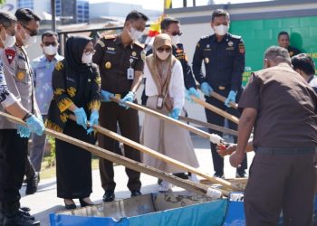 Sekkot Hadiri Pemusnahan Barang Bukti di Kantor Kejaksaan Negeri Palu