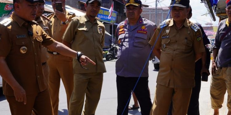 Melihat Langsung Permasalahan Kota, Wali Kota Palu Ajak Pimpinan OPD Blusukan