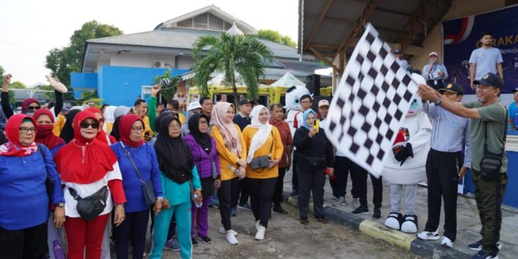 Asisten I Setda Kota Palu Hadiri Jalan Santai RRI Palu