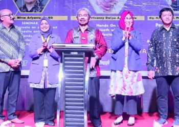 Asisten II Setda Kota Palu Membuka Secara Resmi Seminar PASMEET Tahun 2023