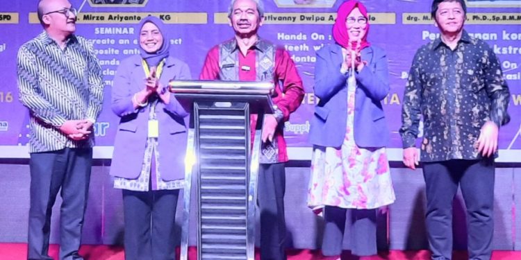 Asisten II Setda Kota Palu Membuka Secara Resmi Seminar PASMEET Tahun 2023