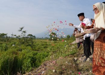 Pemkot Palu Menggelar Kegiatan Ziarah Kubur dan Tabur Bunga Mengenang Lima Tahun Bencana Alam 2018 Silam