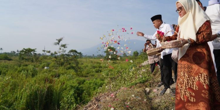 Pemkot Palu Menggelar Kegiatan Ziarah Kubur dan Tabur Bunga Mengenang Lima Tahun Bencana Alam 2018 Silam