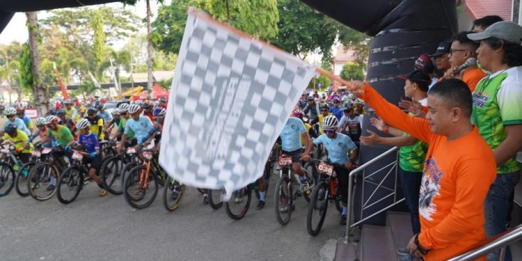 Hadianto Melapas Peserta Jelajah Lembah Palu Fun Adventure And Race Palu Mantap Bergerak