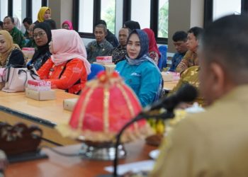 Manfaatkan Sabut Kelapa Sebagai Pewarna Batik Kelor, Kelurahan Pantoloan Boya Meraih Juara 1 Lomba Inovasi Kelurahan