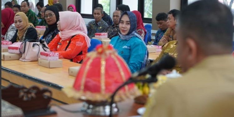 Manfaatkan Sabut Kelapa Sebagai Pewarna Batik Kelor, Kelurahan Pantoloan Boya Meraih Juara 1 Lomba Inovasi Kelurahan