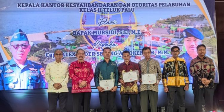 Asisten II Setda Kota Palu Hadiri Acara Serah Terima Jabatan dan Pisah Sambut Kepala Kantor KSOP Kelas II Teluk Palu