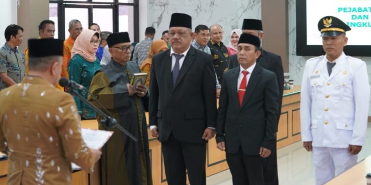 Wali Kota Melantik Empat Pejabat Pemerintah Kota Palu