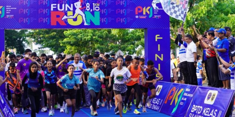 Lepas Peserta Fun Run, Wali Kota Palu Ajak Masyarakat Jaga Fasilitas Umum Yang Telah Dibangun Pemkot