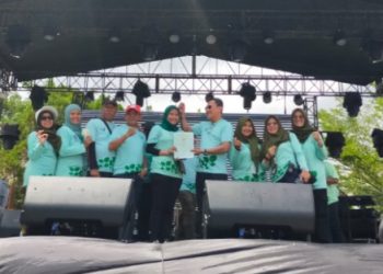 Hadiah Utama Jalan Santai Anniversary Ke-11 IKASMADA Palu Satu Kapling Tanah Dimenangkan Oleh Keluarga Zarlif Alumni Angkatan 89