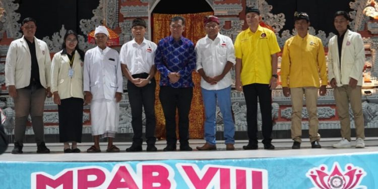 Asisten III Setda Kota Palu Hadiri Pembukaan Kegiatan Masa Penerimaan Anggota Baru VIII Mahasiswa Hindu Dharma Kota Palu
