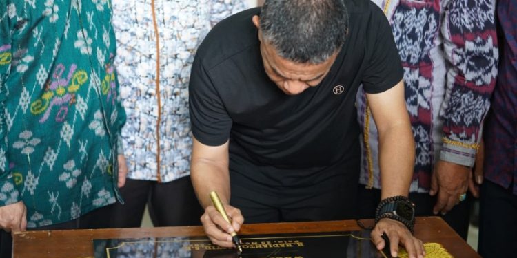 Hadianto Meresmikan Gudung Baru Kantor Badan Kesbangpol Kota Palu