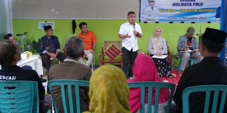 Wali Kota Bersama Ketua TP-PKK Kota Palu Melakukan Silaturrahim RT/RW Se-Kelurahan Besusu Barat