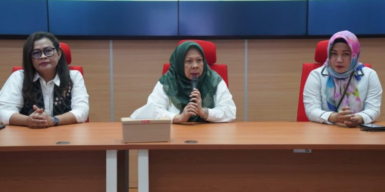 Wawali Reny A. Lamadjido Membuka Bimtek Terkait KHA dan SRA Bagi Tenaga Pendidik Kota Palu