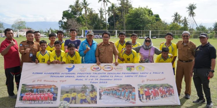 Kadis Dikbud Kota Palu Membuka Kompetisi Internal Sekolah Gala Siswa Indonesia (GSI) dan Olimpiade Sains IPS SMP Negeri 2 Palu