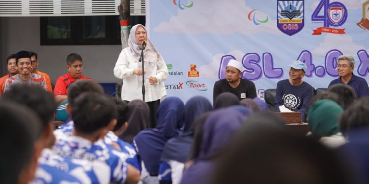 Wawali Reny A. Lamadjido Membuka Lomba Antar Kelas di SMA Al-Azhar Palu