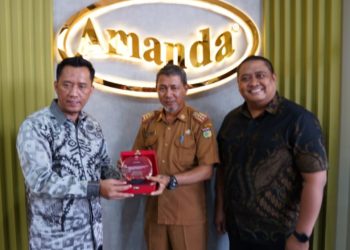 Asisten I Setda Kota Palu Resmikan  Grand Opening Outlet Amanda Brownies Palu