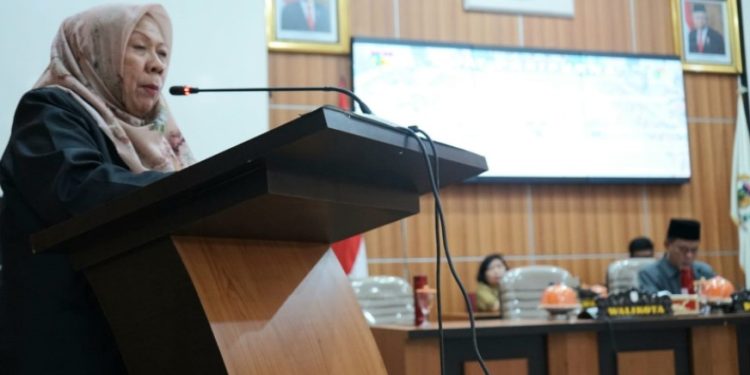 Wawali Reny A. Lamadjido Sampaikan Pendapat Akhir Atas Empat Ranperda Dalam Rapat Paripurma DPRD Kota Palu