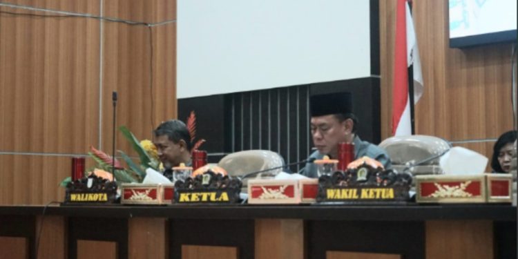 Asisten I Setda Kota Palu Hadiri Rapat Paripurna Penutupan Masa Persidangan Cawu III dan Pembukaan Masa Persidangan Cawu 1 Tahun 2024