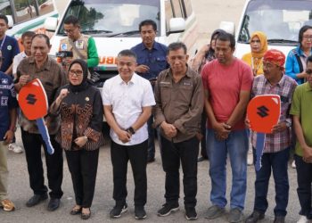 Serahkan Mobil Ambulance Untuk Lima Kelurahan, Berikut Harapan Wali Kota