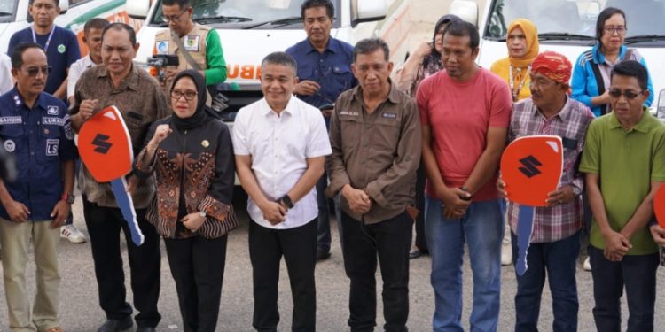 Serahkan Mobil Ambulance Untuk Lima Kelurahan, Berikut Harapan Wali Kota