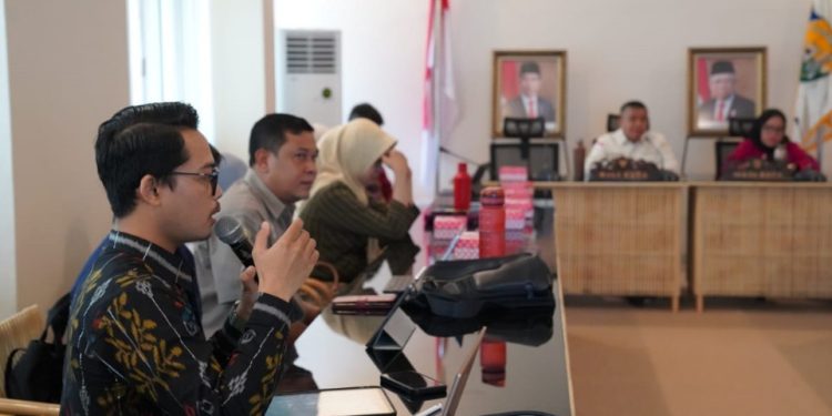 Dua ASN Pemkot Palu Presentasikan Hasil Magang Didepan Wali Kota