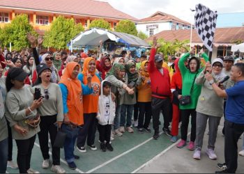 Wali Kota Palu Lepas Peserta Jalan Santai Keluarga Besar Alumni SMP Negeri 2 Palu