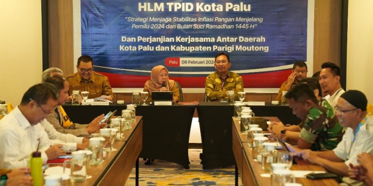 Wawali Kota Palu Secara Resmi Membuka High Level Meeting TPID Kota Palu