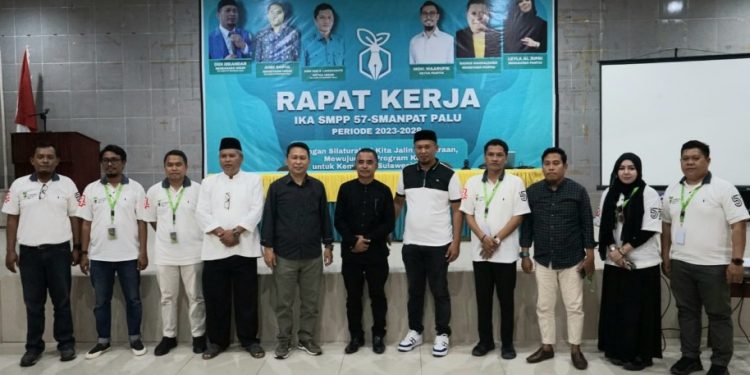 Kadis Pendidikan Kota Palu Membuka Raker Pengurus IKA SMPP57 – SMA Negeri 4 Palu