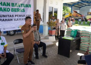 Wali Kota Palu Serahkan Paket Bantuan Kepada 200 Komunitas Pemulung