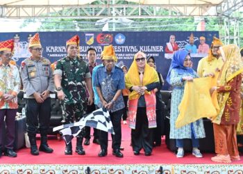 Semarakan HUT Sulteng Ke- 60, Gubernur Buka Karnaval Budaya