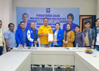 Hadianto Rasyid Kembalikan Berkas Pendaftaran Balon Pilkada Ke DPD PAN Kota Palu