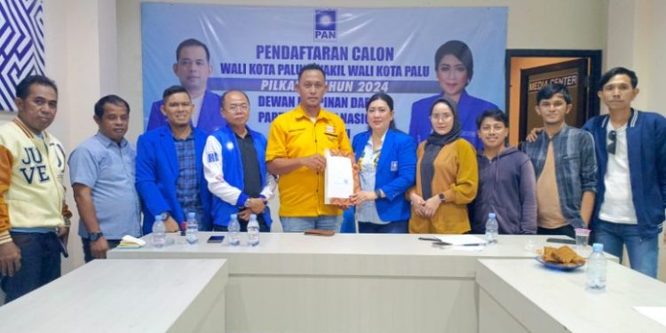 Hadianto Rasyid Kembalikan Berkas Pendaftaran Balon Pilkada Ke DPD PAN Kota Palu