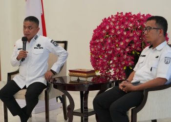 Rapat Evaluasi Penyaluran BBM Bersubsidi, Wali Kota Palu Minta SPBU Mamboro Perhatikan Ketertibaan Antrian