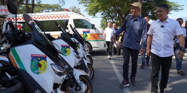 Tingkatkan Pelayanan Kesehatan, Wali Kota Palu Serahkan Puluhan Kendaraan Operasional Untuk Puskesmas