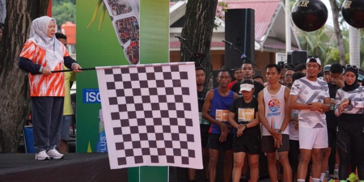 Wawali Reny A. Lamadjido Melepas Peserta Lomba Lari Palu City Run