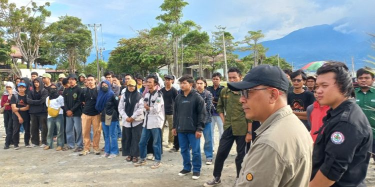 DLH Kota Palu Bersama Mapascal STIMIK Bina Mulia Gelar Aksi Bersih Pantai