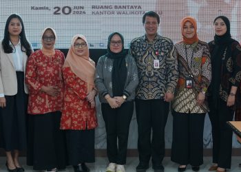 Irmayanti Pettalolo Membuka Sosialisasi dan Edukasi Literasi Keuangan Bagi Seluruh Anggota DWP Kota Palu