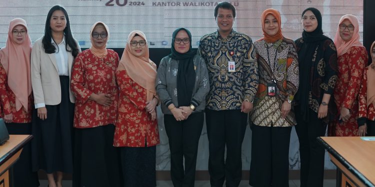 Irmayanti Pettalolo Membuka Sosialisasi dan Edukasi Literasi Keuangan Bagi Seluruh Anggota DWP Kota Palu