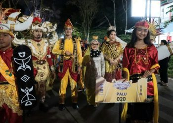 Kontingen Kota Palu Pukau Penonton di Acara Karnaval Budaya Nusantara di Ajang Rakernas Apeksi XVII di kota Balikpapan