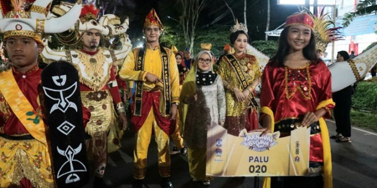 Kontingen Kota Palu Pukau Penonton di Acara Karnaval Budaya Nusantara di Ajang Rakernas Apeksi XVII di kota Balikpapan