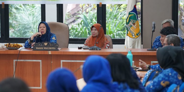 Reny A. Lamadjido Membuka Sosialisasi Pola Konsumsi B2SA