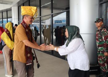 Wawali Reny A. Lamadjido Menyambut Kedatangan Panglima Kodam XIII/Merdeka Mayjen TNI Chandra Wijaya