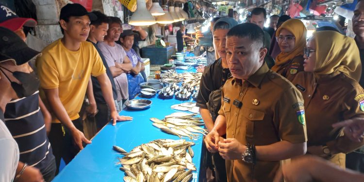 Wali Kota Palu Pastikan Ikan di Pasar Masomba Palu Aman Tidak Mengandung Formalin
