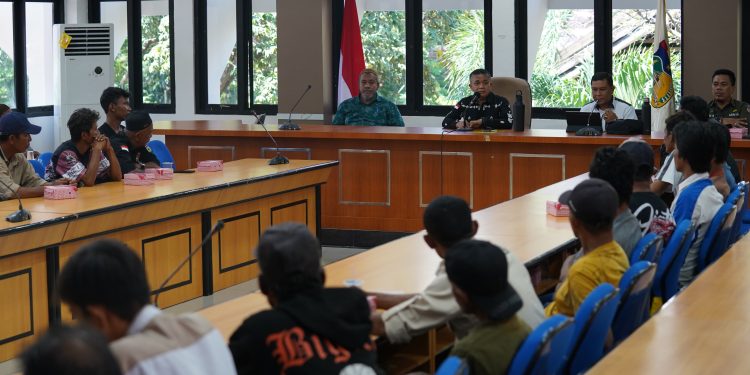 Wali Kota Palu Gelar Pertemuan Bersama Para Supir Armada Sampah