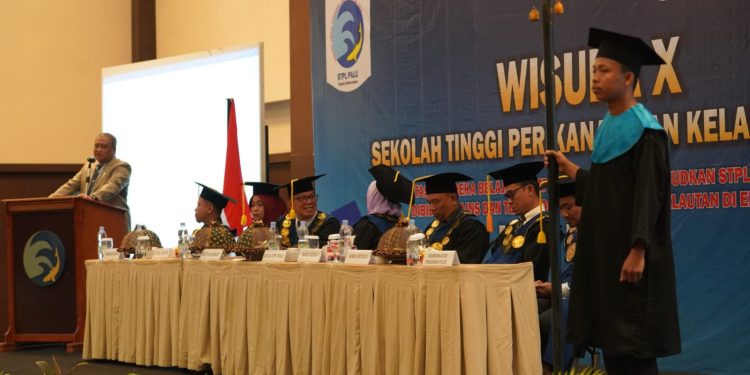 Asisten II Setda Kota Palu Hadiri Wisuda Ke-10 Sekolah Tinggi Perikanan dan Kelautan Palu