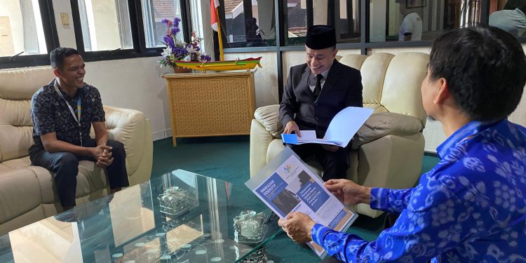 Audiens Bersama Wali Kota Palu, Kepala BPS Kota Palu Laporkan Angka Kemiskinan Tahun 2024 Menurun 5,94%