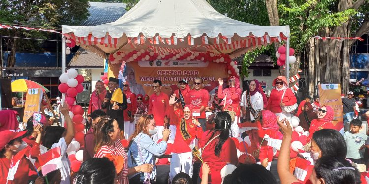 Wali Kota Bersama Bunda Paud Kota Palu Hadiri Gebyar PAUD Merah Putih Yang Di hadiri sekitar 6000 Peserta